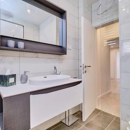 Beautiful New Blaz Apartment